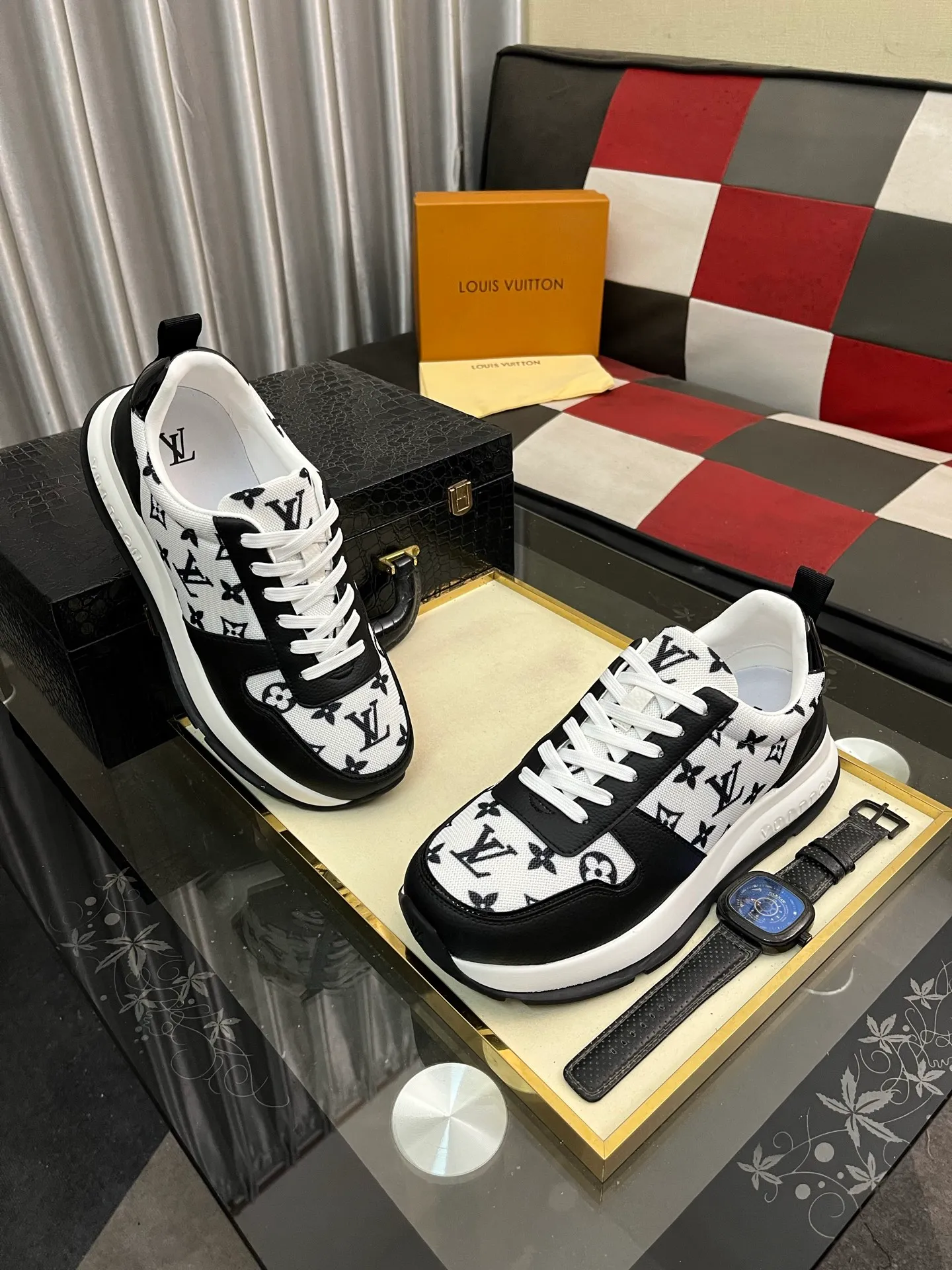 Men's men's shoes💰458⌚️⌚️ Loui* Vuitto* - Louis ** donkey's new color men's trainer sneakers, this LV Trainer sneaker is made of calfskin and breathable mesh, showing pure colors, the #54 logo on the back traces the brand's birth in 1854, the designer's handwritten brand logo embellishes one side, virgil Designed by abloh himself, it is a very commemorative sneaker. The new LV Louis Vuitton loui* vuitto* trainer sneaker low casual sports culture versatile basketball sneaker. Size: 38-444️⃣Colors available
